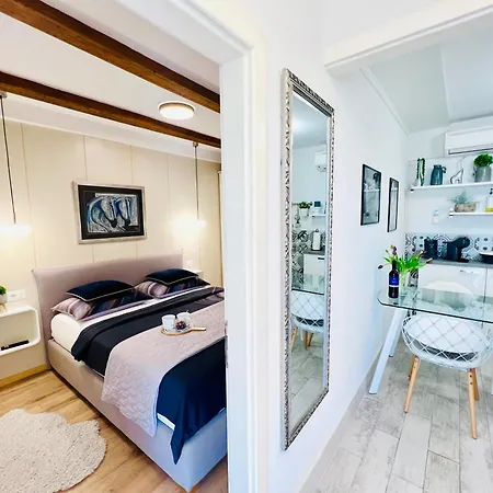 Charming Seaside Апартаменты Примоштен