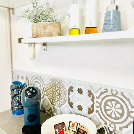 Charming Seaside Примоштен