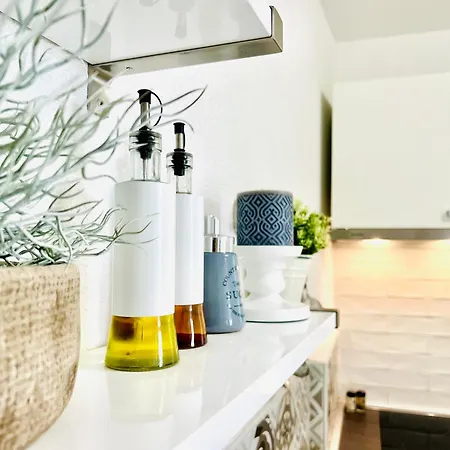 Charming Seaside Апартаменты Примоштен