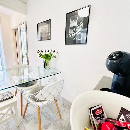 Апартаменты Charming Seaside Примоштен