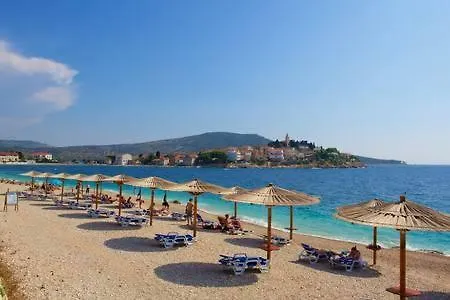 Charming Seaside Апартаменты Примоштен