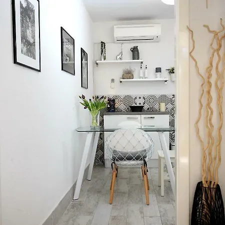 Charming Seaside Apartment