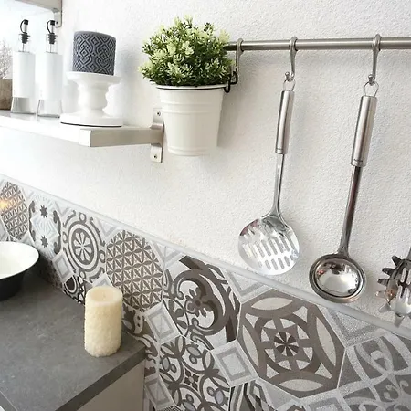 Charming Seaside Apartment *