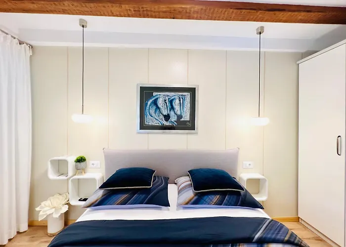 Charming Seaside Apartman