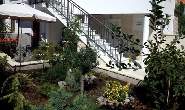 Charming Seaside Apartman *